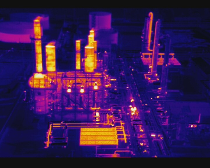 Thermal-maging-monitoring-of-oil-and-gas-enterprises-using-DJI-drones.jpg